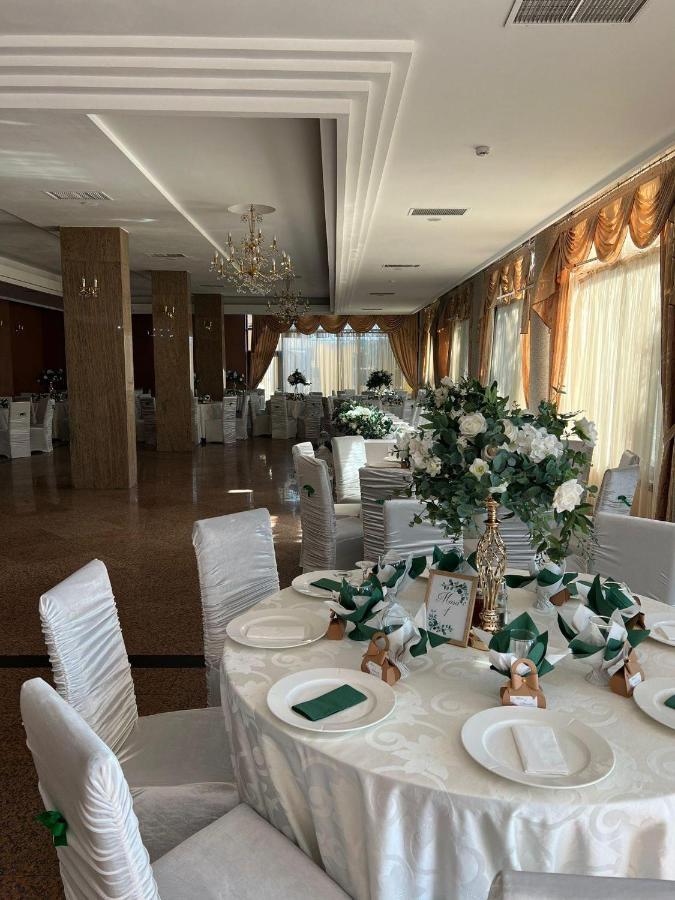Hotel Flora Ντρομπέτα-Τούρνου Σεβερίν Εξωτερικό φωτογραφία