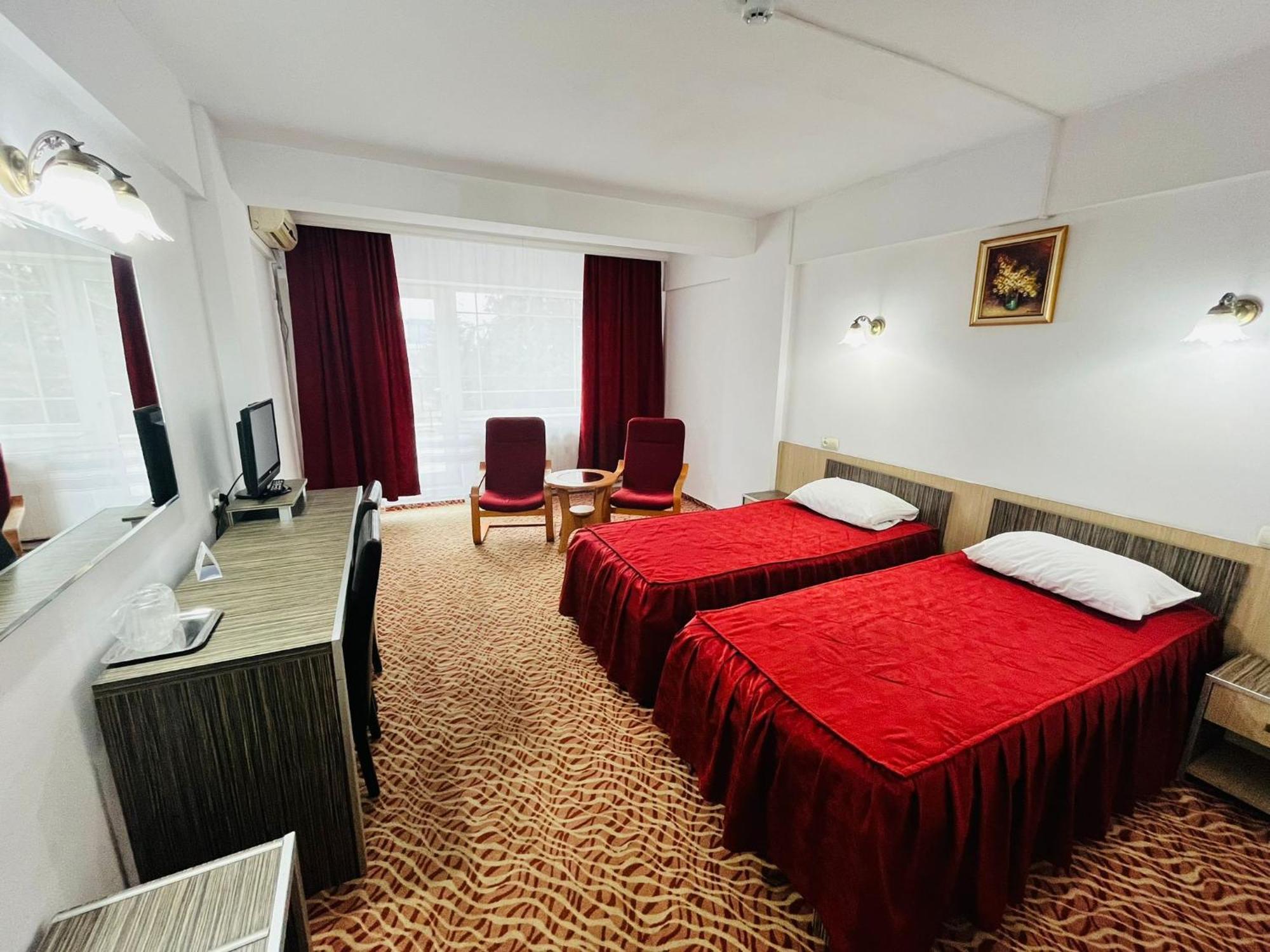 Hotel Flora Ντρομπέτα-Τούρνου Σεβερίν Εξωτερικό φωτογραφία